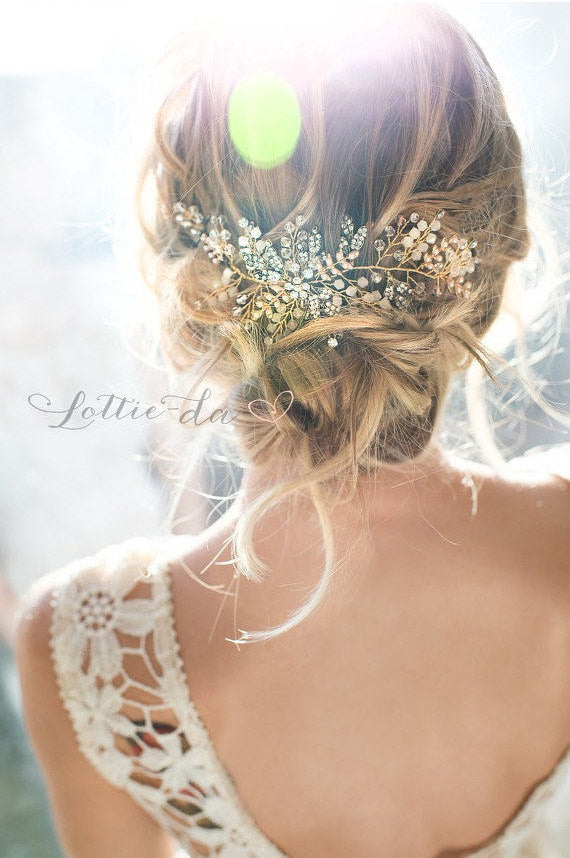 Wedding Hairstyles With Flowers 30+ Looks & Expert Tips | Bohemian wedding  hair, Boho wedding hair, Wedding hairstyles