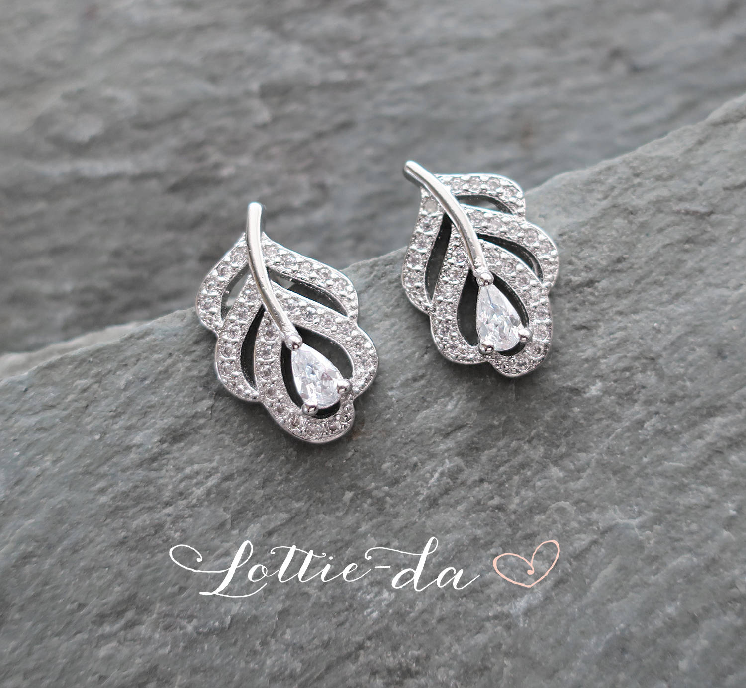 Leaf style earrings sale
